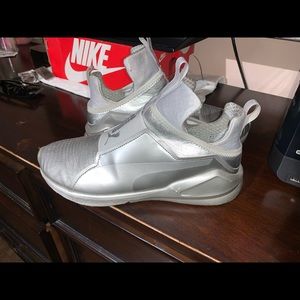 PUMA WOMENS FIERCE CROSS TRAINER SHOES